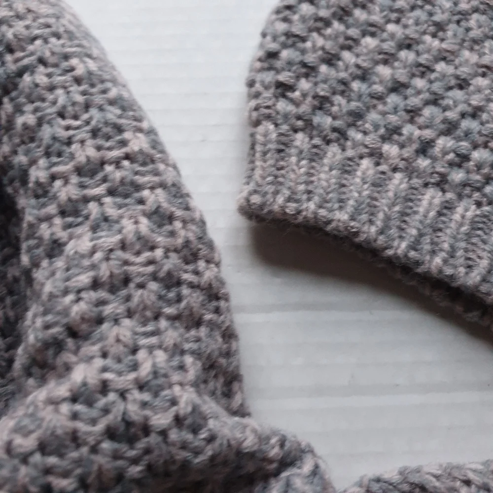 Jessica Simpson Matching Grey & Pink Knit Infinity Scarf & Beanie Set Sz OS - Picture 6 of 15